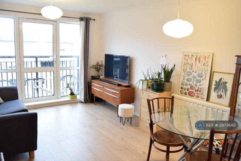 2 bedroom flat in Mercer Court, London, E1 (2 bed) (#2973640)