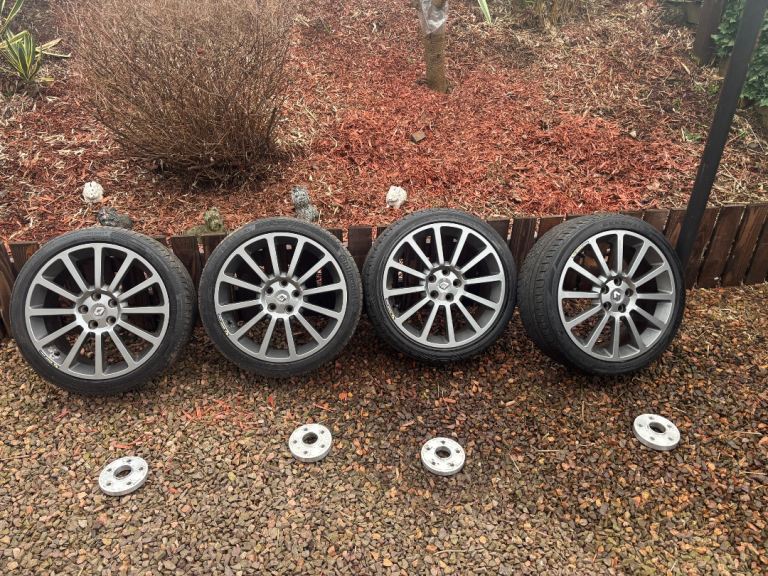 18 inch alloys off Renault megane 225