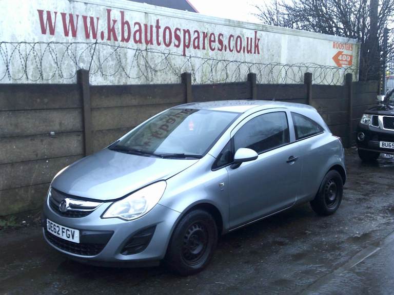 breaking for spares vauxhall corsa 2012 1.0 p 