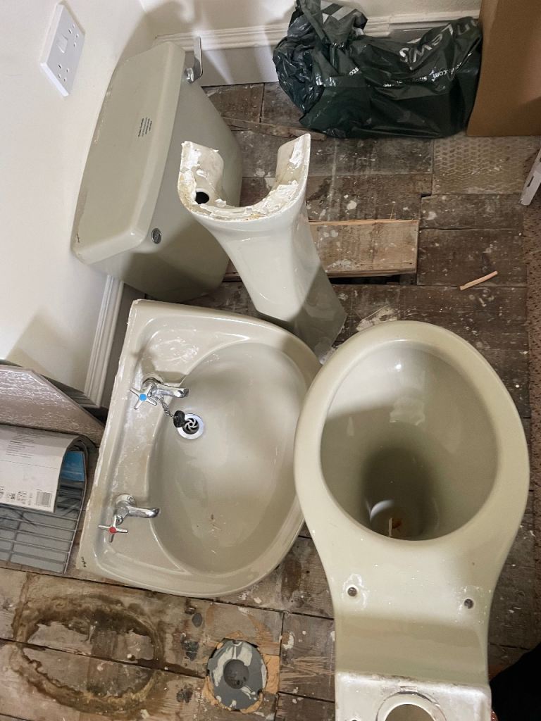 Avocado Twyford Shower WC Suite – Vintage Bathroom Set