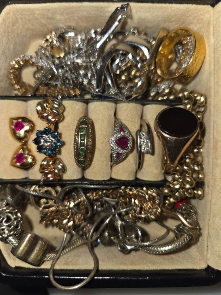 WANTED. Worn. broken, clear out used jewelry. 