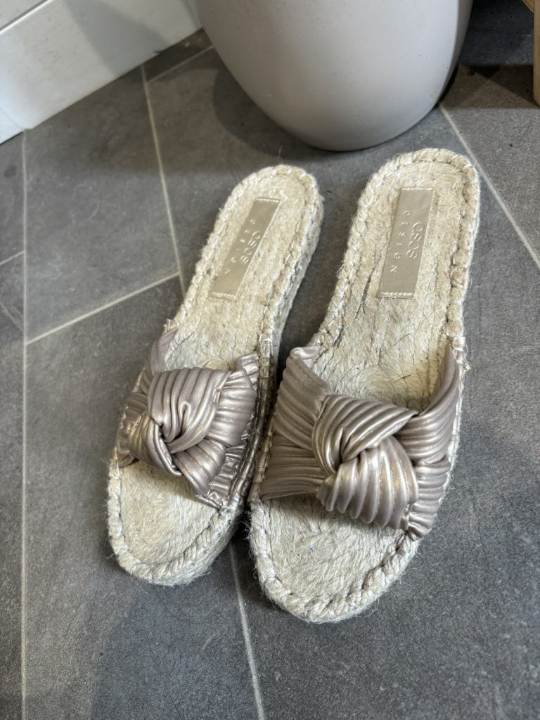 Women’s sandals sliders