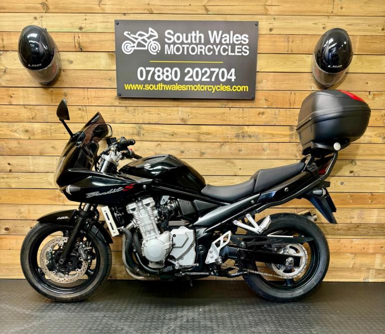Suzuki GSF Bandit 650S : 2009 (58) model : only 20.5k miles. 