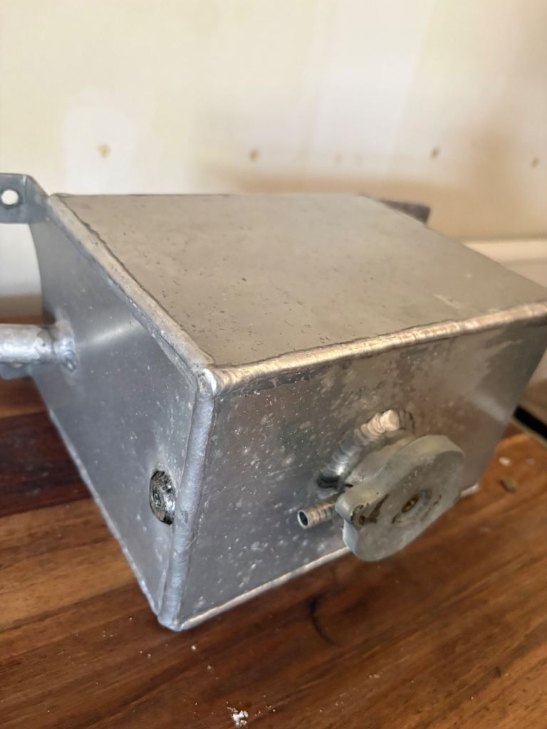 Aluminium coolant expansion overflow tank