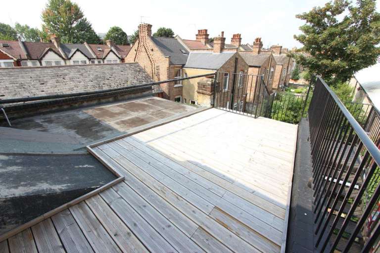BRIGHT and AIRY, newly REFURBISHED STUDIO in the heart of HARROW HA3