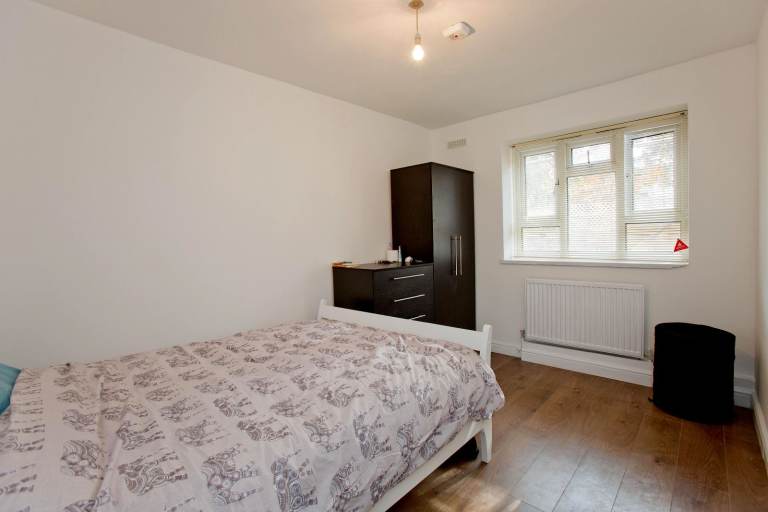 Affordable Double room for Rent in Zone 2 E3 Bow. Low Deposit