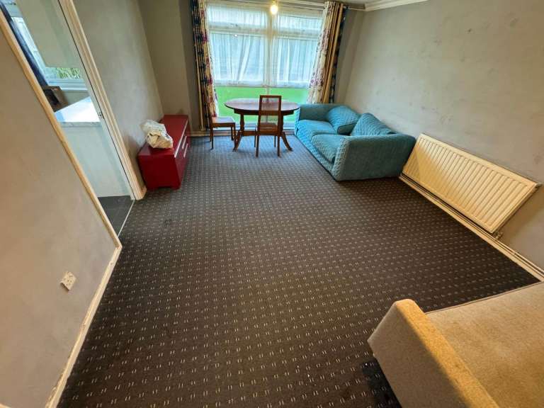 2 BED GROUND FLOOR FLAT IN RM13- £1700