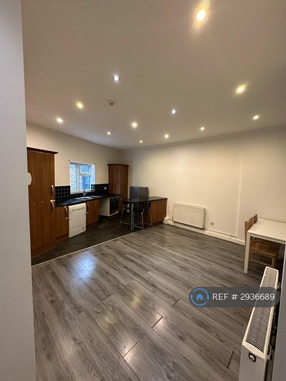 1 bedroom flat in High Road Leytonstone, London, E11 (1 bed) (#2936689)