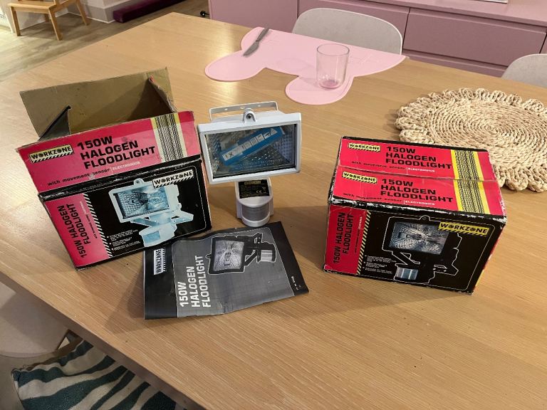 150w halogen floodlights X2