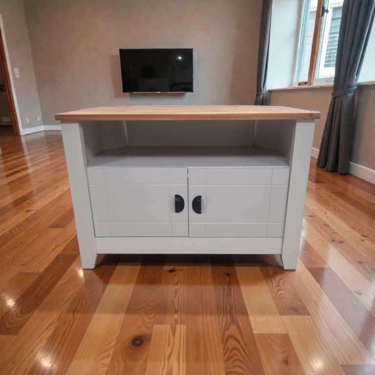 Ludlow Small White TV Stand with Oak Effect Top & Storage - TV's up to 30"