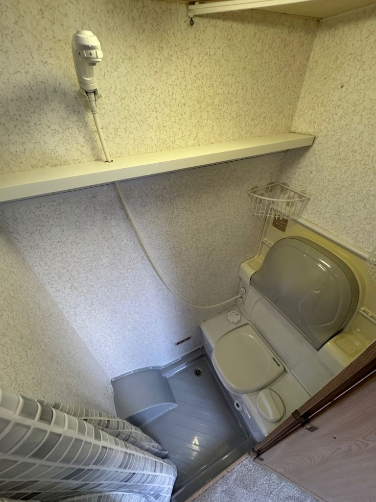 1998 Lunar Solar 465-5 Berth Caravan, Full Size Awning, Double Dinette Family Layout.