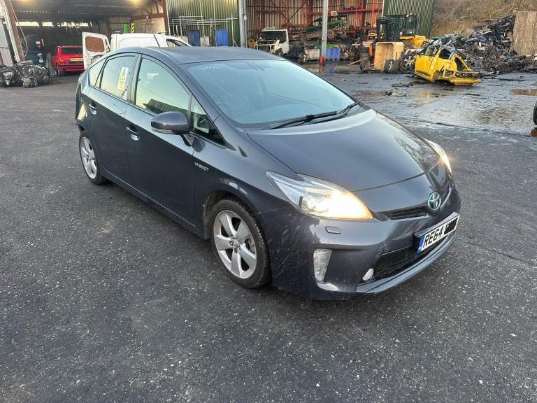 2014 TOYOTA PRIUS BREAKING SPARES PARTS