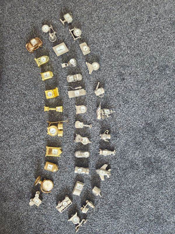 Quartz miniature clocks