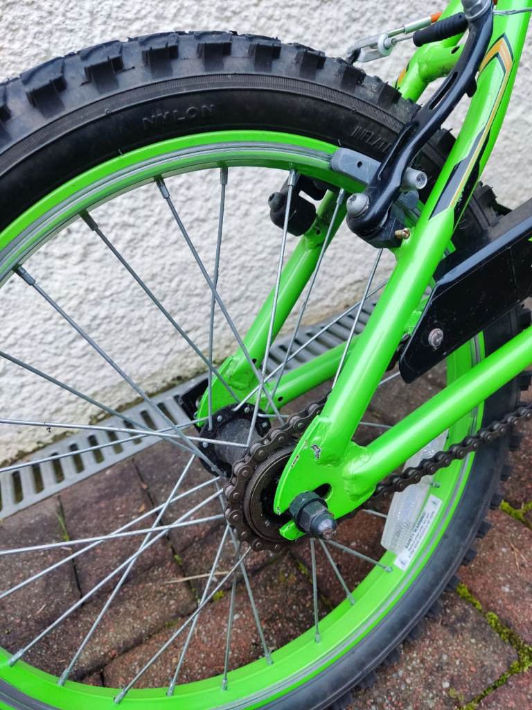 ==SOLD==Kids bike, 18 inch, green, ideal for 4 or 5 year old.
