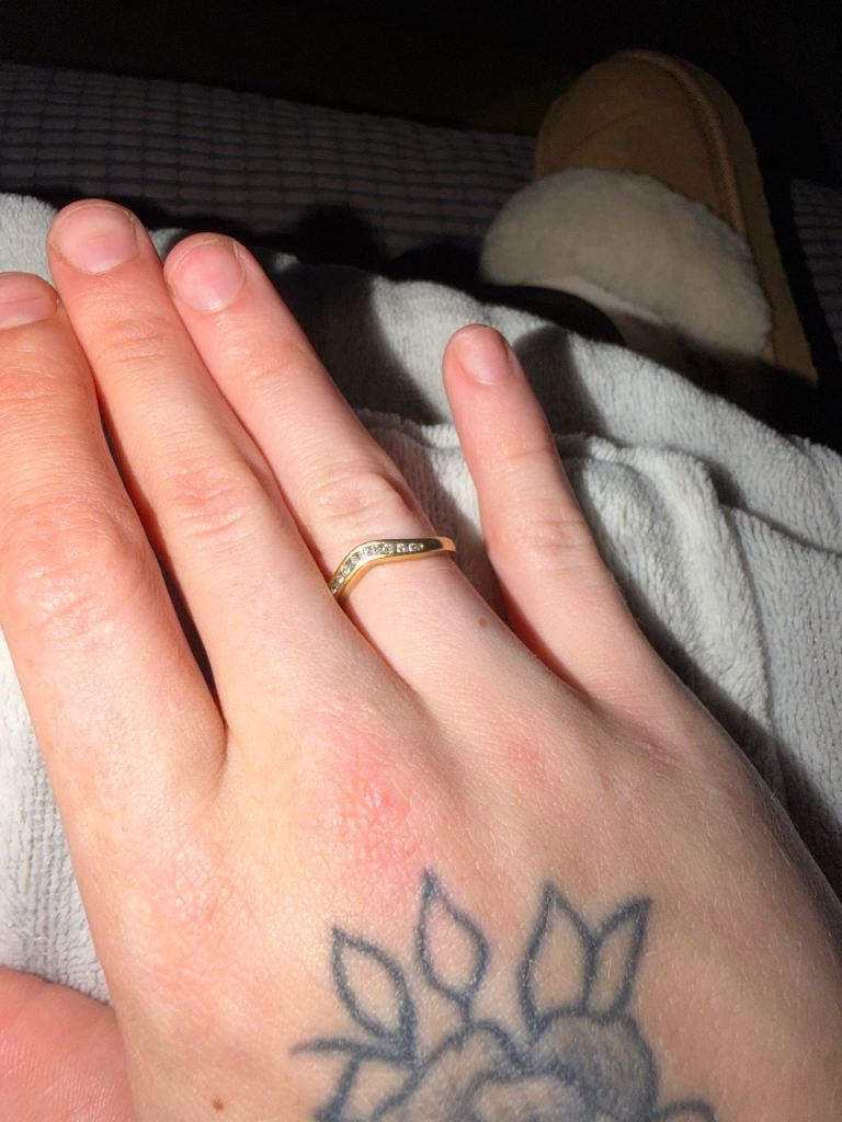 9ct gold ring real diamonds 