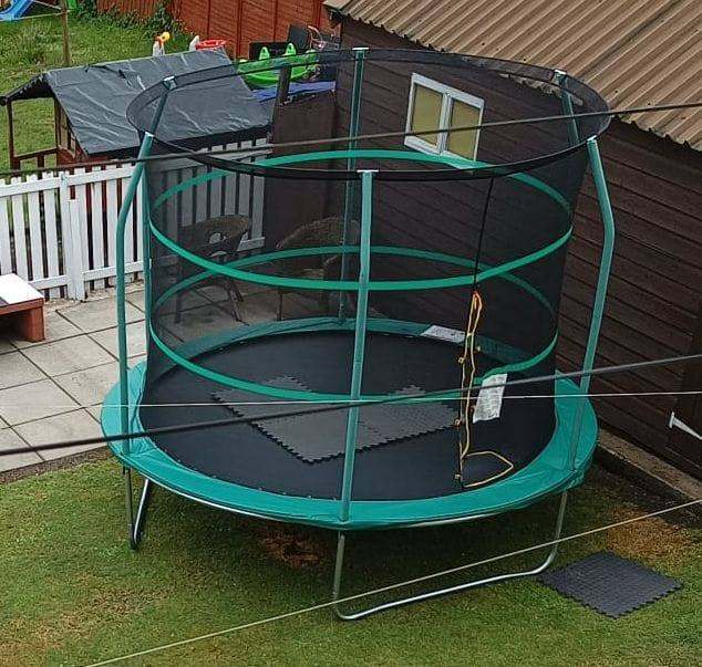 10ft trampoline with enclosure