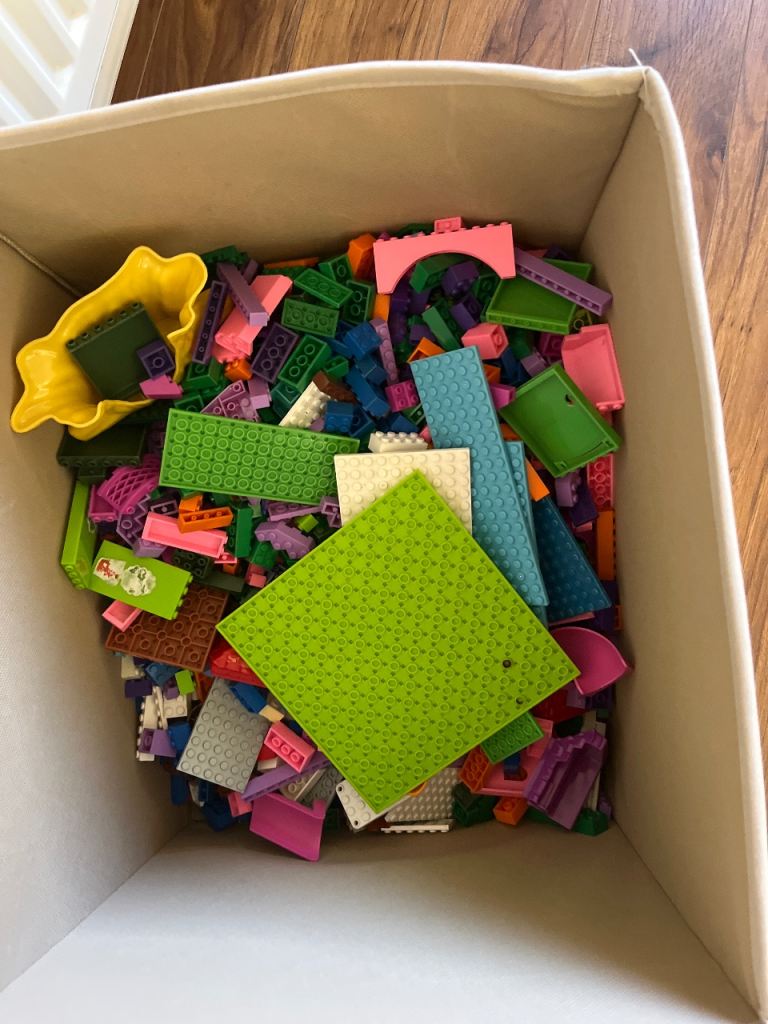 Bricks comparable with lego