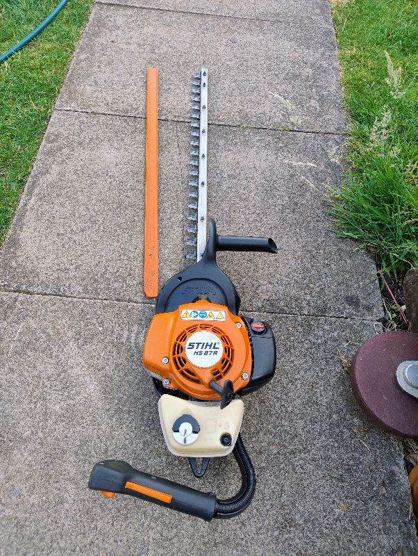 Stihl HS87r single sided professional petrol hedge cutter 32 inch blade 