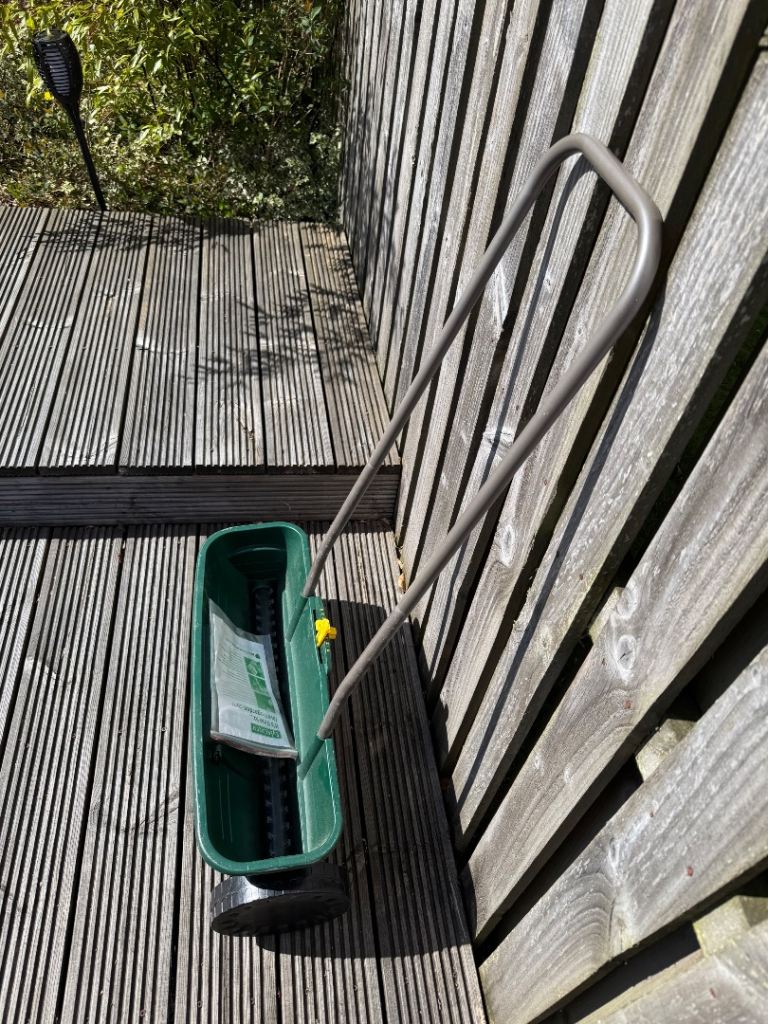 EverGreen Easy Spreader – Perfect for a Healthier, Greener Lawn