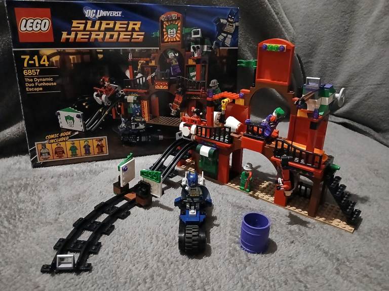LEGO Batman 6857 - The Dynamic Duo Funhouse Escape