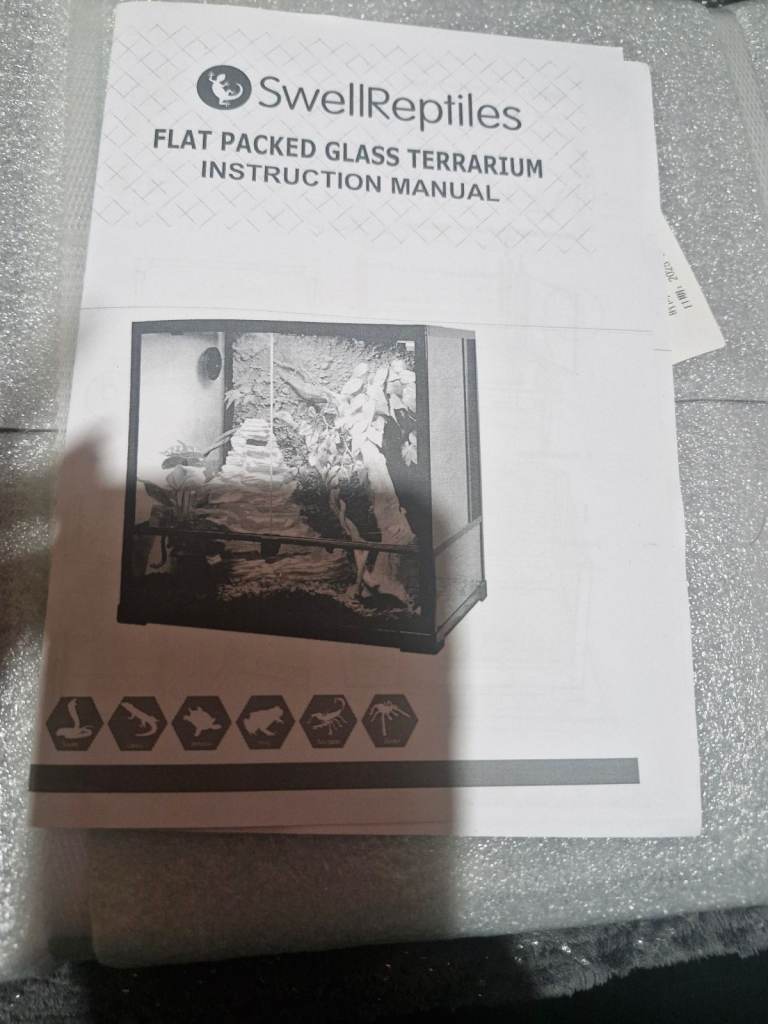 Flat packet glass terrarium