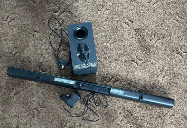 Hitachi Soundbar & Subwoofer AXS240BTU - Black - very good condition