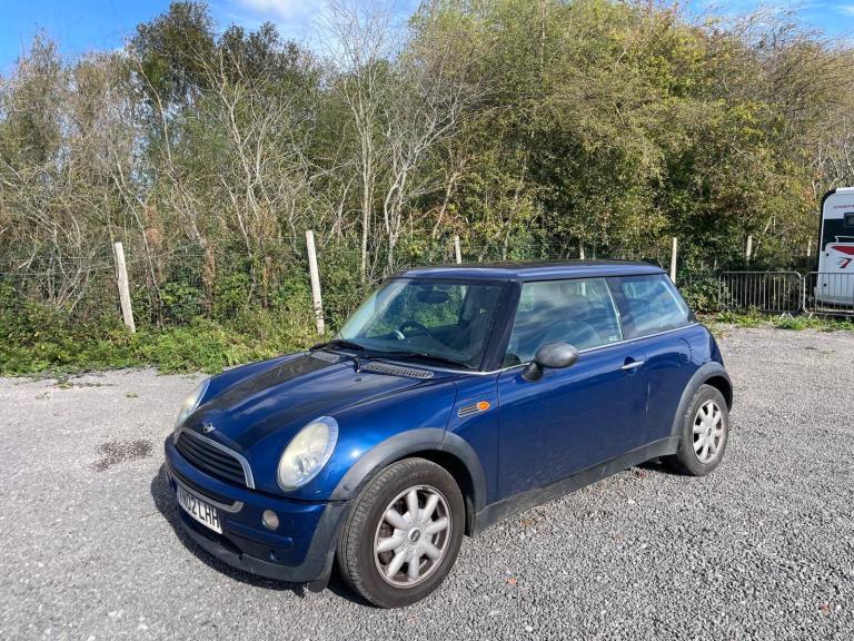 MINI ONE 1.6 PETROL 02 REG BLUE 3 DOOR MOT DECEMBER 7TH TAX £275 PART EX TO CLEAR PANORAMIC  SUNROOF