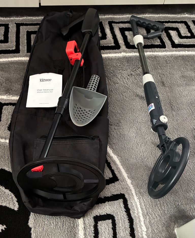 2 x children’s metal detectors 