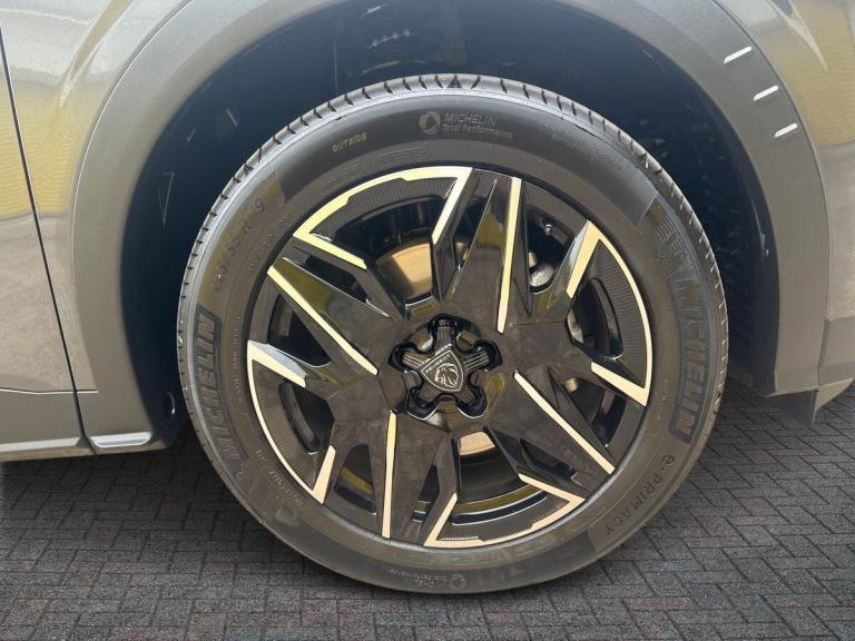 2025 Peugeot 5008 1.2 Hybrid 136 GT 5dr e-DSC6 HATCHBACK PETROL Automatic