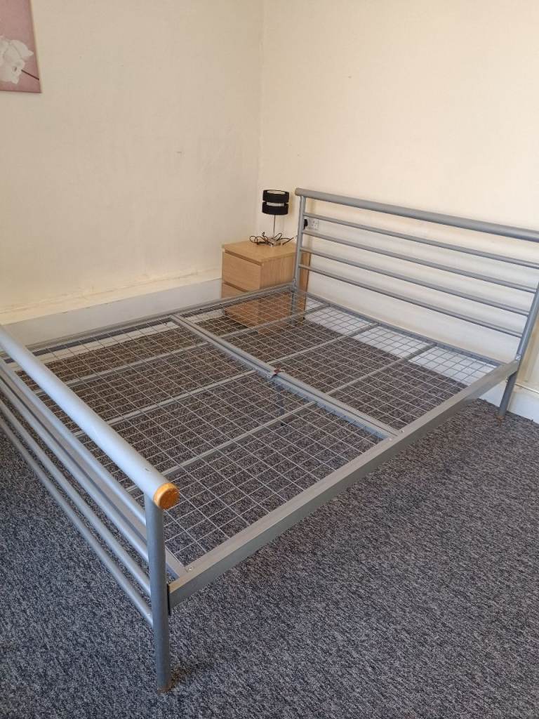 Double bed frame