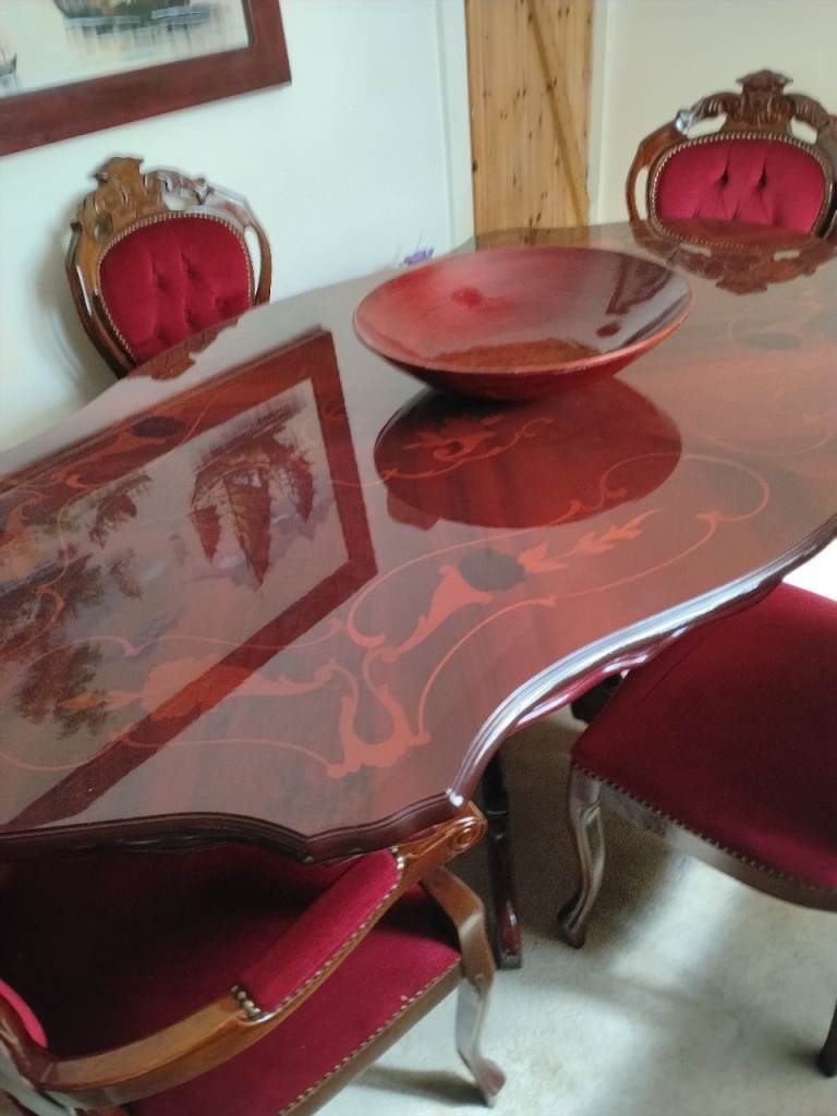Dining table with six chairs ( Two carvers)