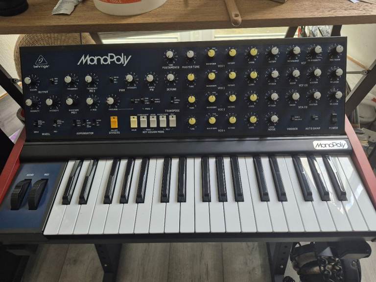 Behringer MonoPoly Synth
