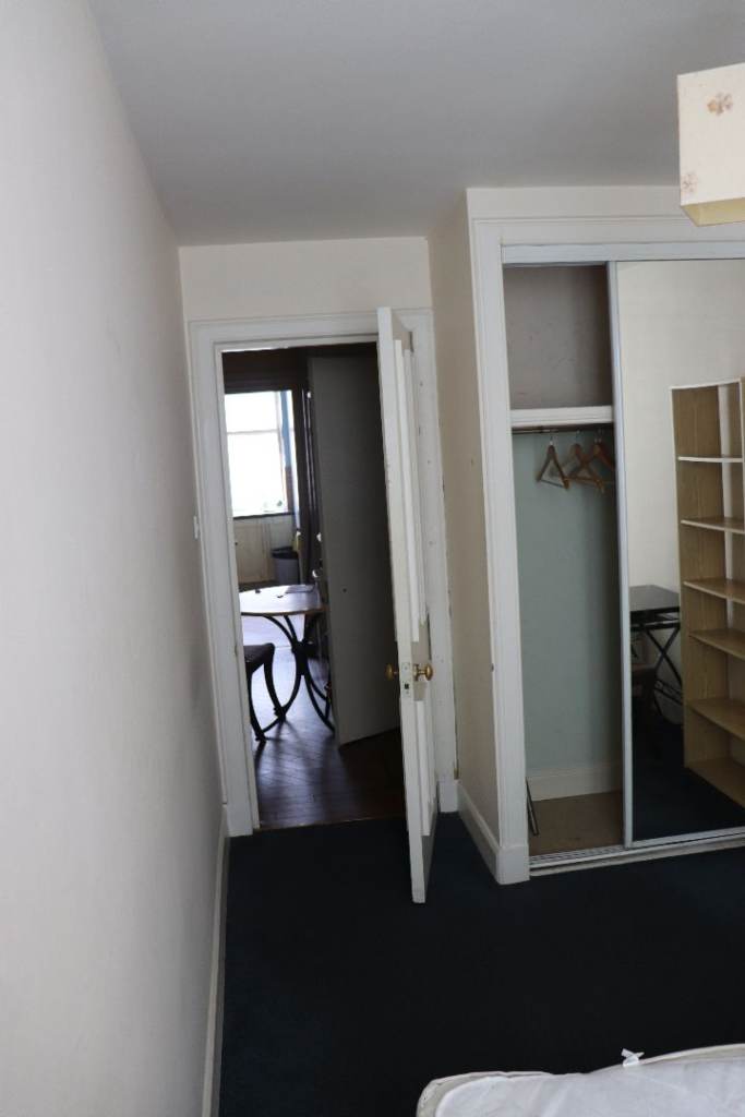 Room in the center available NOW to rent £320 pm