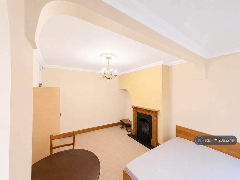 1 bedroom in Eccleston Crescent, Romford, RM6 (#2892249)