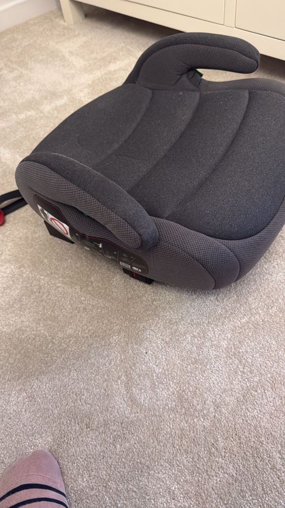 Booster seat - isofix - hardly used