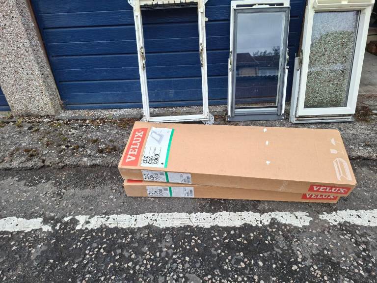 Velux Roof Window – Fair Condition with New Flashings Kit