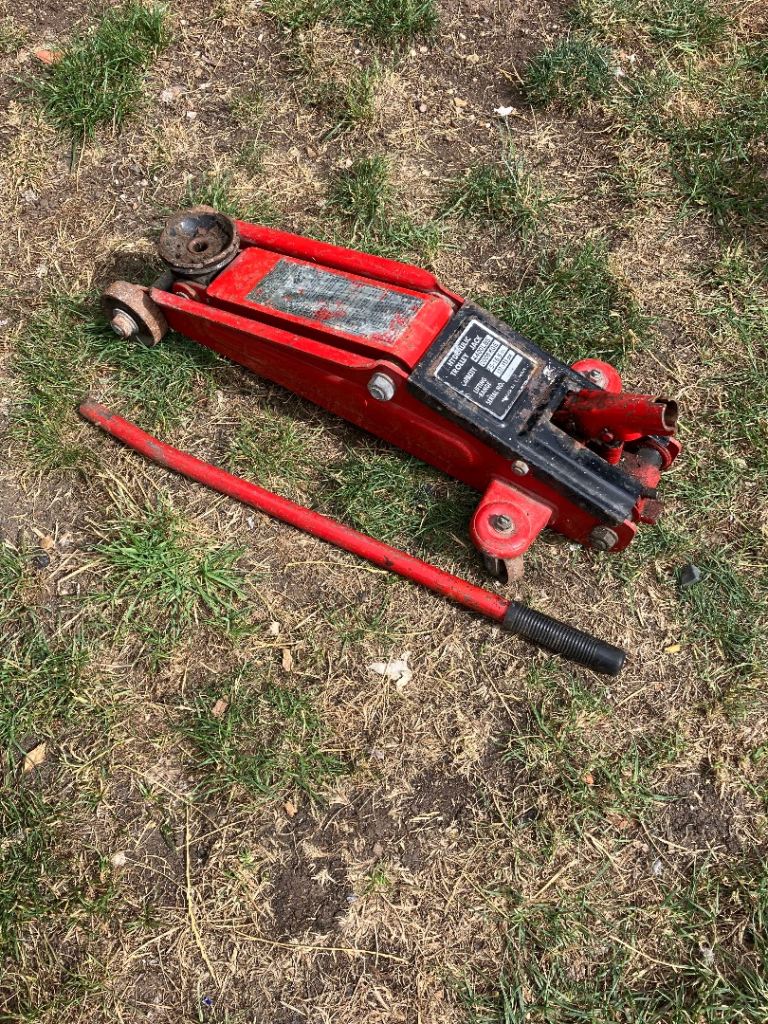 Hydraulic trolley jack