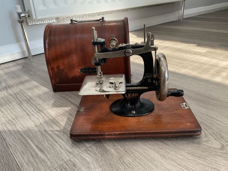 Vintage Japanese Miniture LEAD Sewing Machine.