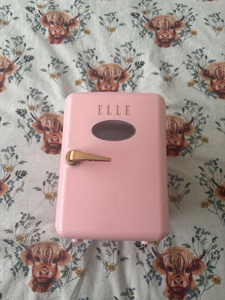 Elle mini fridge
