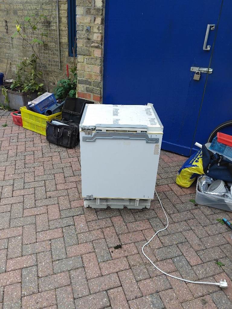 Bosch undercounter integrated fridge 