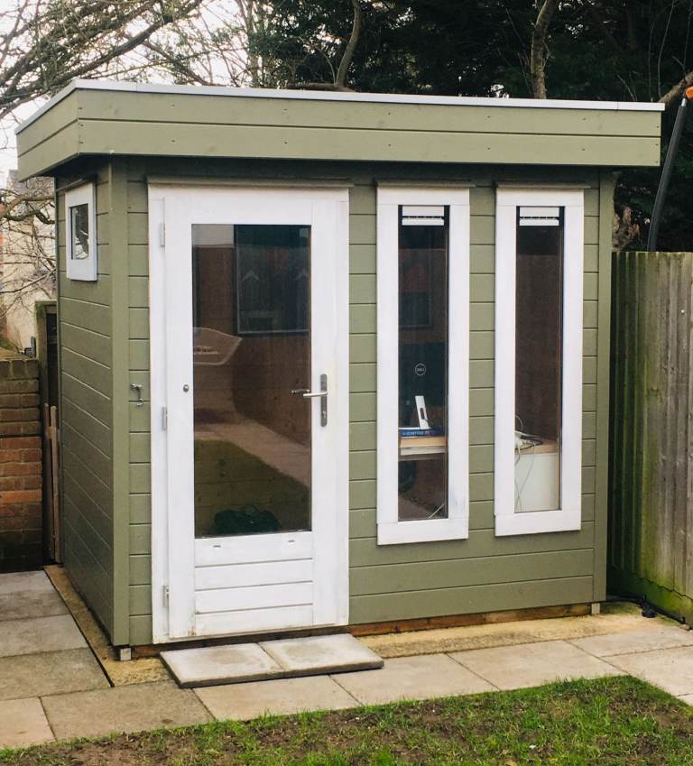 High-quality Lugarde log cabin – garden room / office – 2.4 × 1.8 m