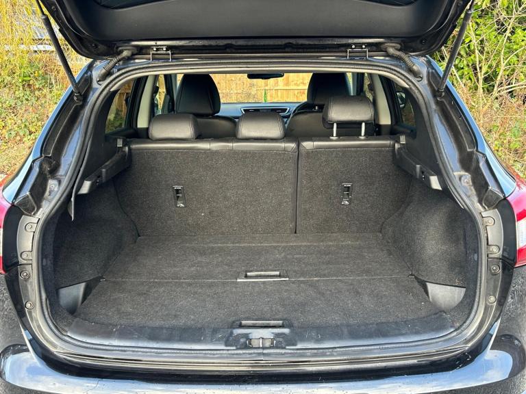 2015 Nissan Qashqai 1.6 DiG-T Tekna [Non-Panoramic] 5dr HATCHBACK PETROL Manual