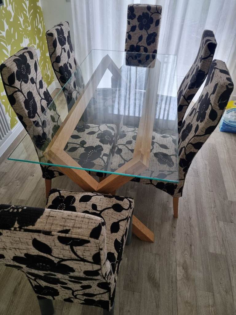 As New Immaculate Glass Top Oak Dining Table with 6 Chairs 