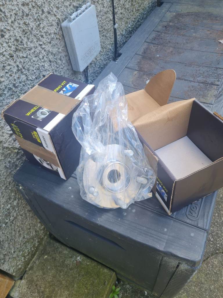 Wheel hub and bearing 
