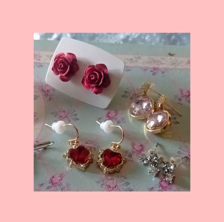 Job lot of  40 beautiful new jewellery items. Closure of business forces sale.