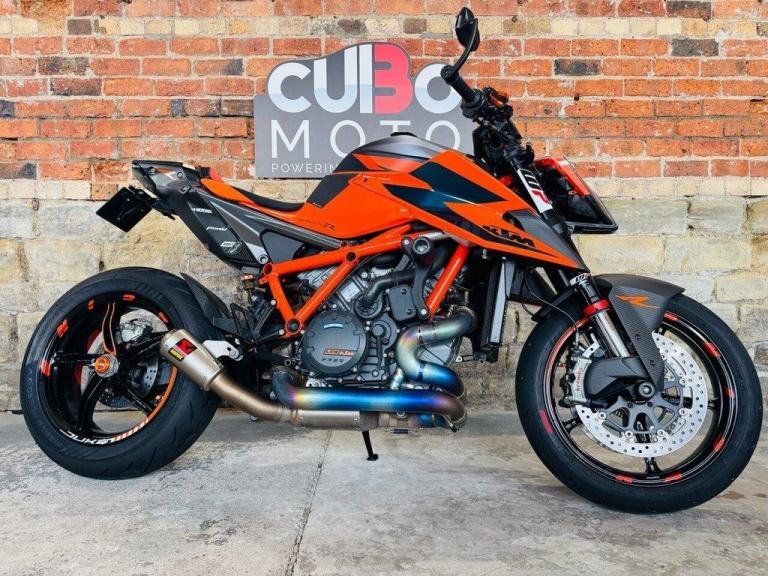 KTM 1290 SUPER DUKE R TECH PACK + TRACK PACK 2021 21