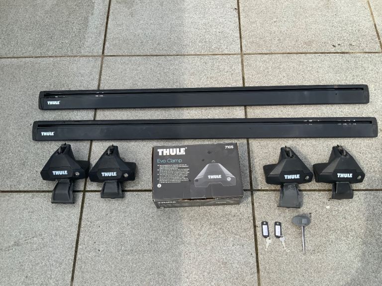 Thule Black Roof Wingbar Evo with Fittngs, Tools, Locks, Keys and Instructions.