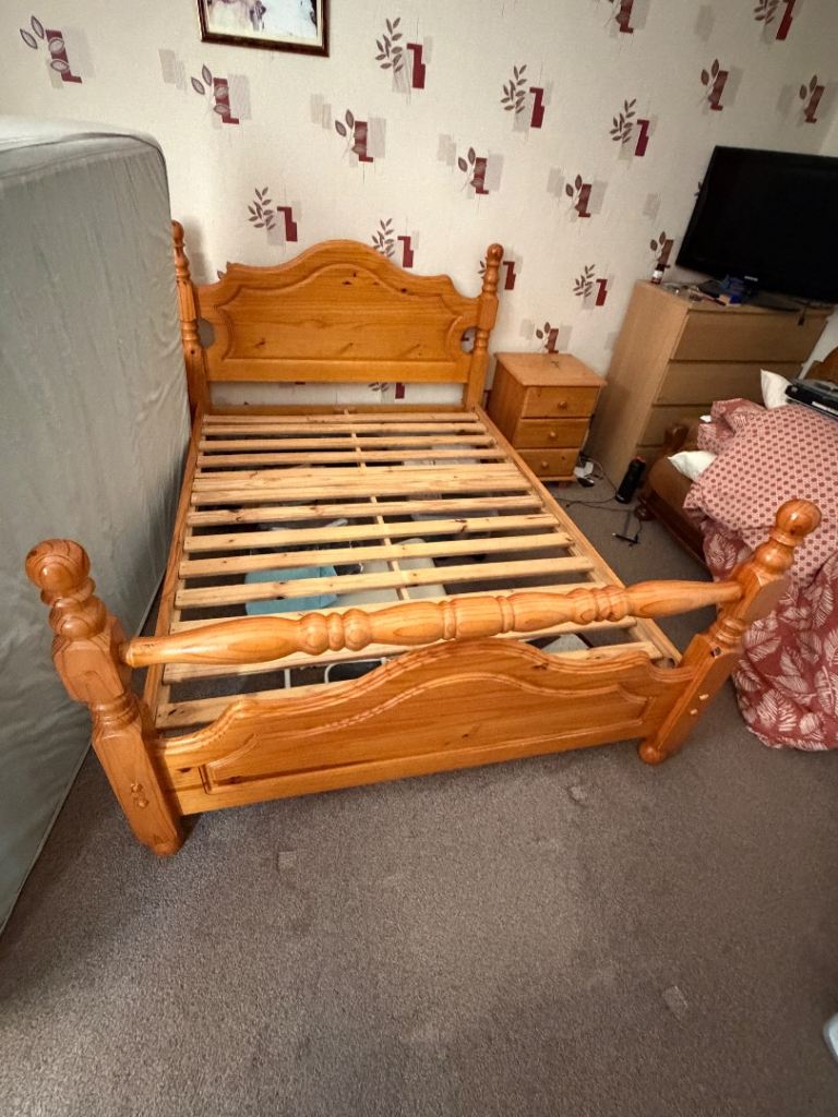 Double bed frame medium oak with 2 side drawers 