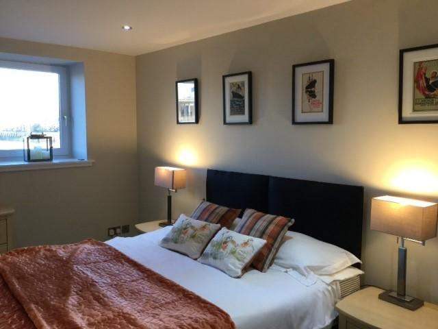 ***Stunning City Centre 2 Bed / 2 Bath River View Apartment With Parking***