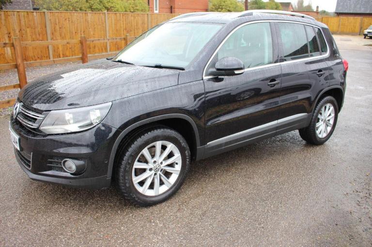 VOLKSWAGEN TIGUAN 2.0 TDI BlueMotion Tech SE 2WD Euro 5 (s/s) 5dr 2013